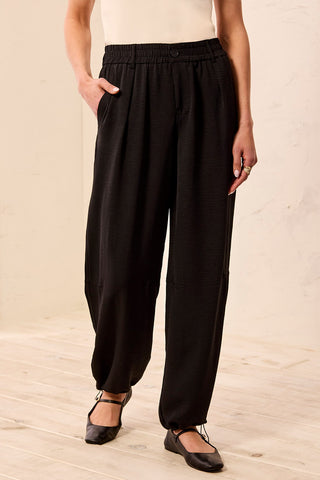 Airflow Elastic Waist & Hem Flowy Pants-Black