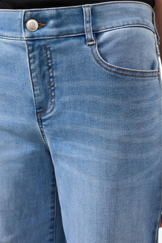 Audrey Jean Large Court Ajusté — En Denim Boundless Ultimate Stretch-Bleu cotier
