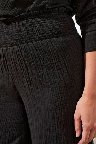 Crinkle Gauze Elastic Waist Flowy Pants-Black