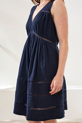Robe En Gaze Froissée À Taille Empire Avec Insertion De Dentelle-Abysse