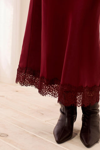 Jupe Midi En Satin Avec Ourlet En Dentelle-Cerise
